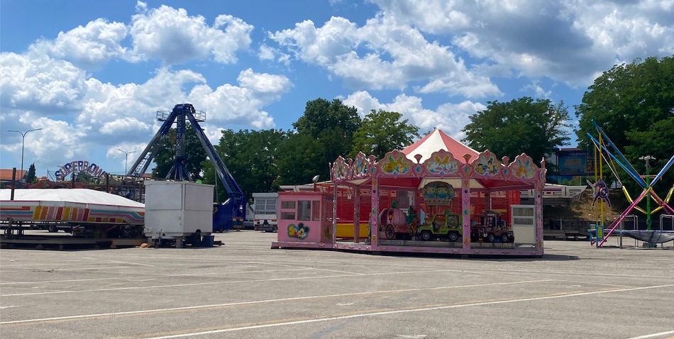 FOTO/ Giostre: parte l’allestimento a Piazzale degli Irpini FOTO/ Giostre: parte l’allestimento a Piazzale degli Irpini