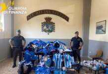 Sequestro di articoli falsi, anche gadget della squadra del Napoli
