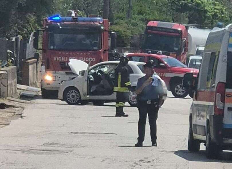 Auto contro un muretto, paura per un anziano Auto contro un muretto, paura per un anziano