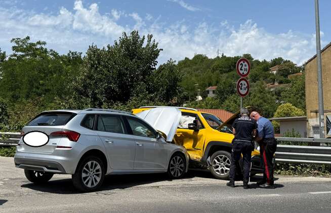 Incidente stradale lungo l’Appia: giovane ferita Incidente stradale lungo l’Appia: giovane ferita