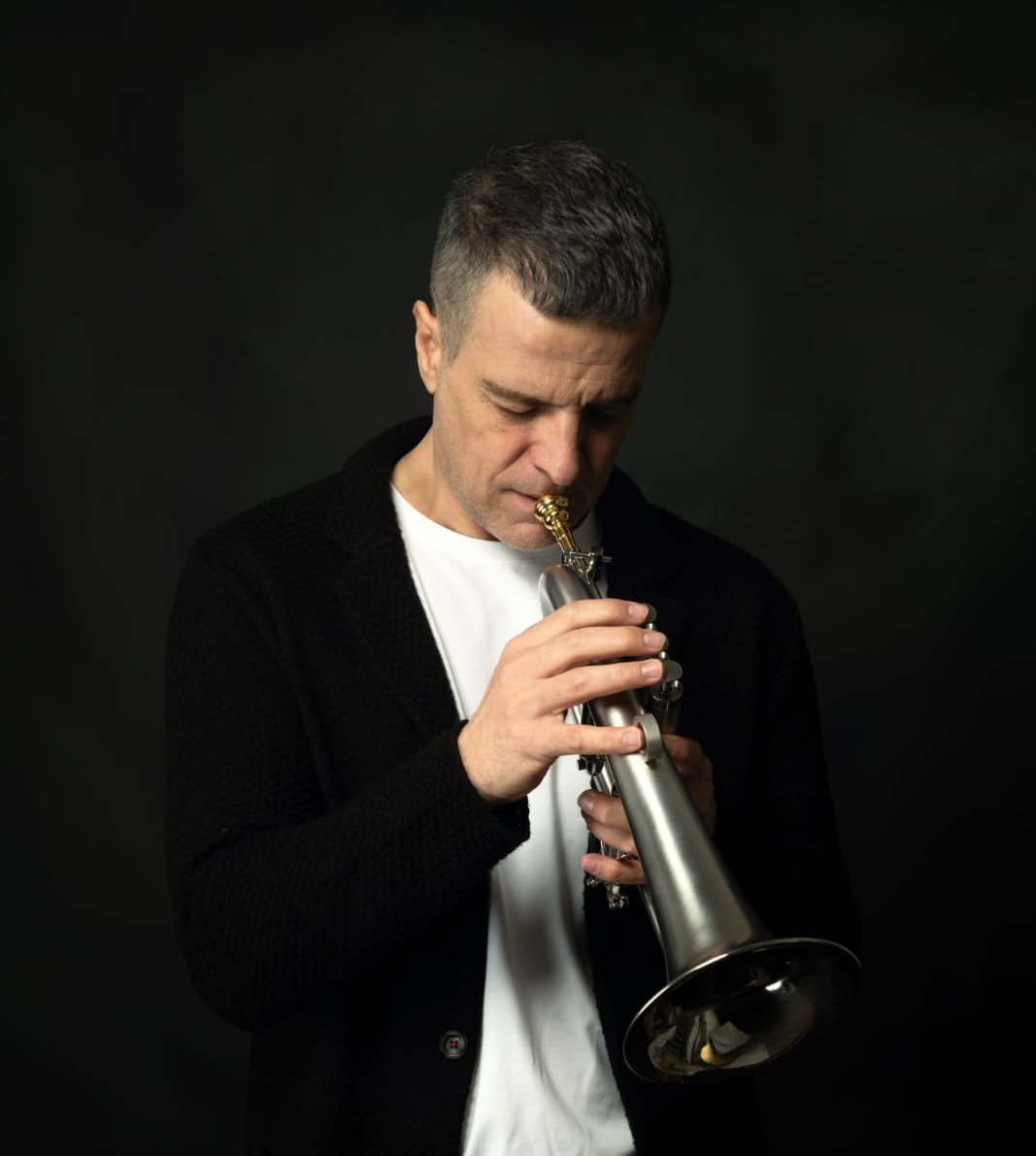 Il trombettista Luca Aquino citato dalla prestigiosa rivista americana Down Beat: attesa per Riverberi Il trombettista Luca Aquino citato dalla prestigiosa rivista americana Down Beat: attesa per Riverberi