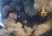 Rogo in un’azienda rifiuti a Pastorano, fiamme sotto controllo