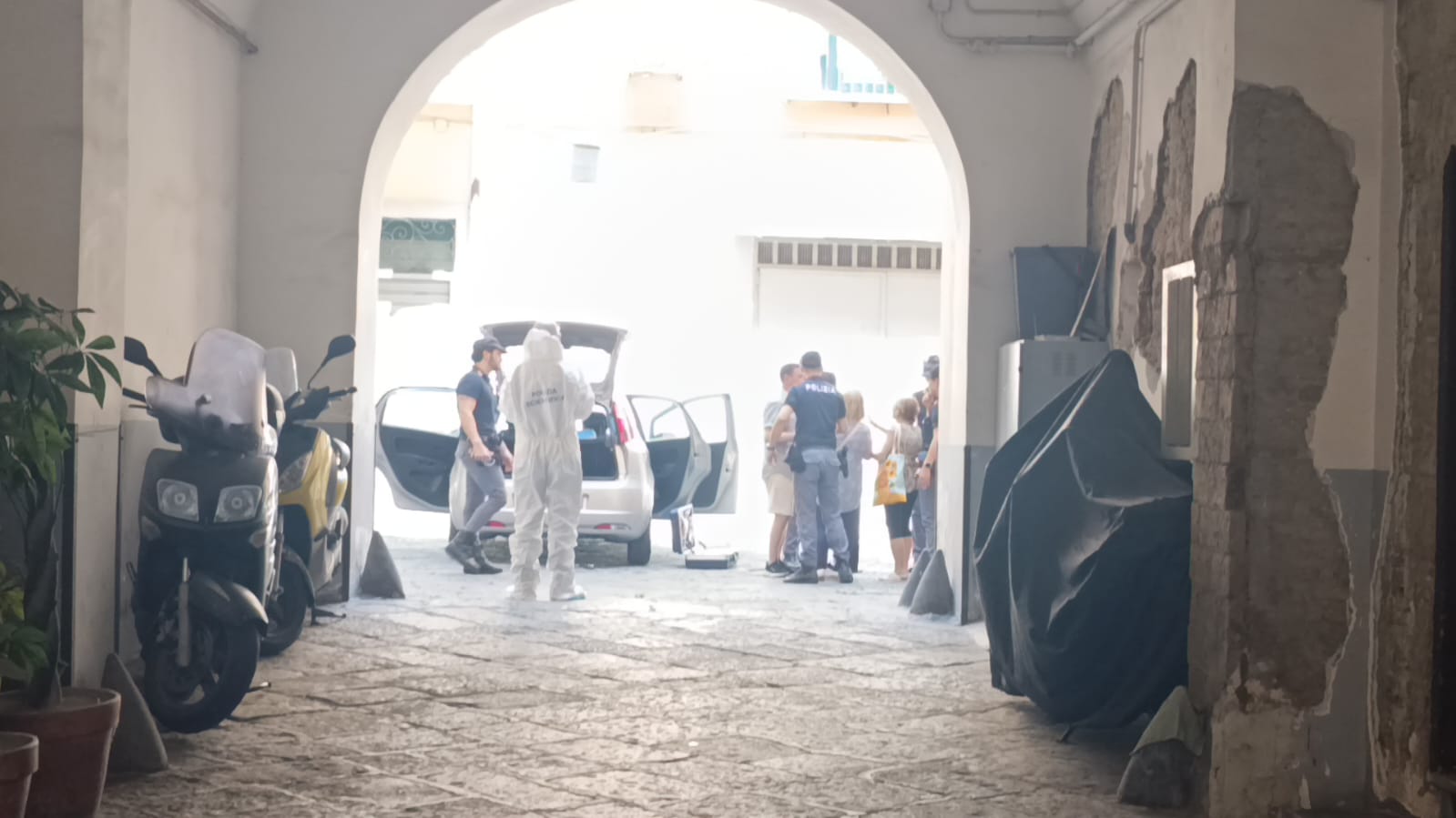 Omicidio suicidio a Napoli, morti due fratelli: “L’epilogo di una storia triste”
