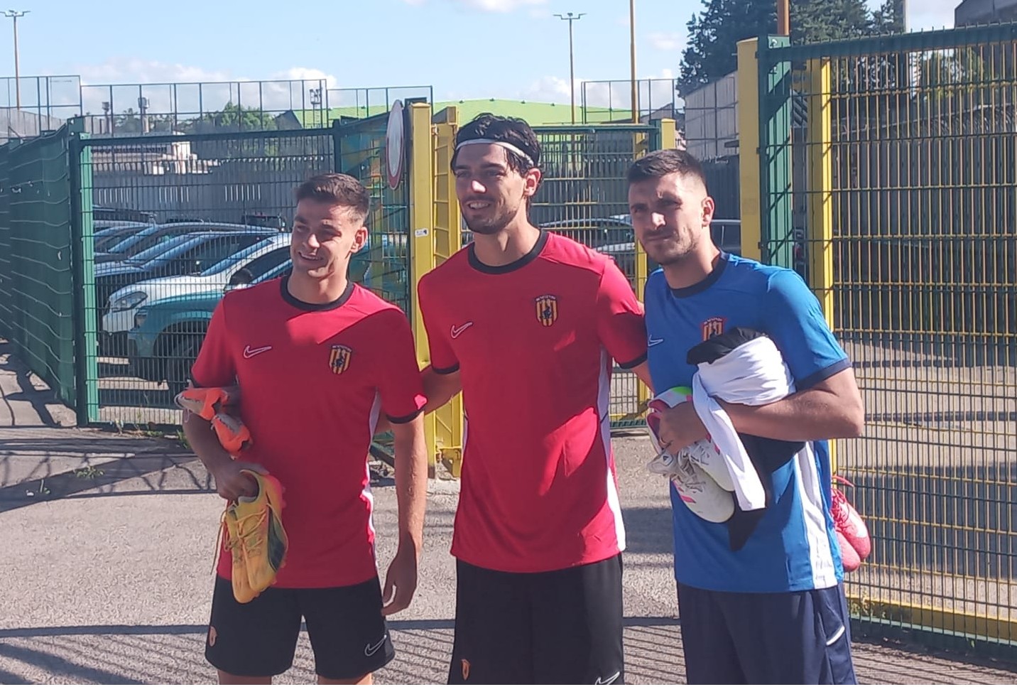 FOTO/ Al via la stagione 2025 26: Strega in campo all’Imbriani, emozioni e sorrisi per i volti nuovi FOTO/ Al via la stagione 2025 26: Strega in campo all’Imbriani, emozioni e sorrisi per i volti nuovi