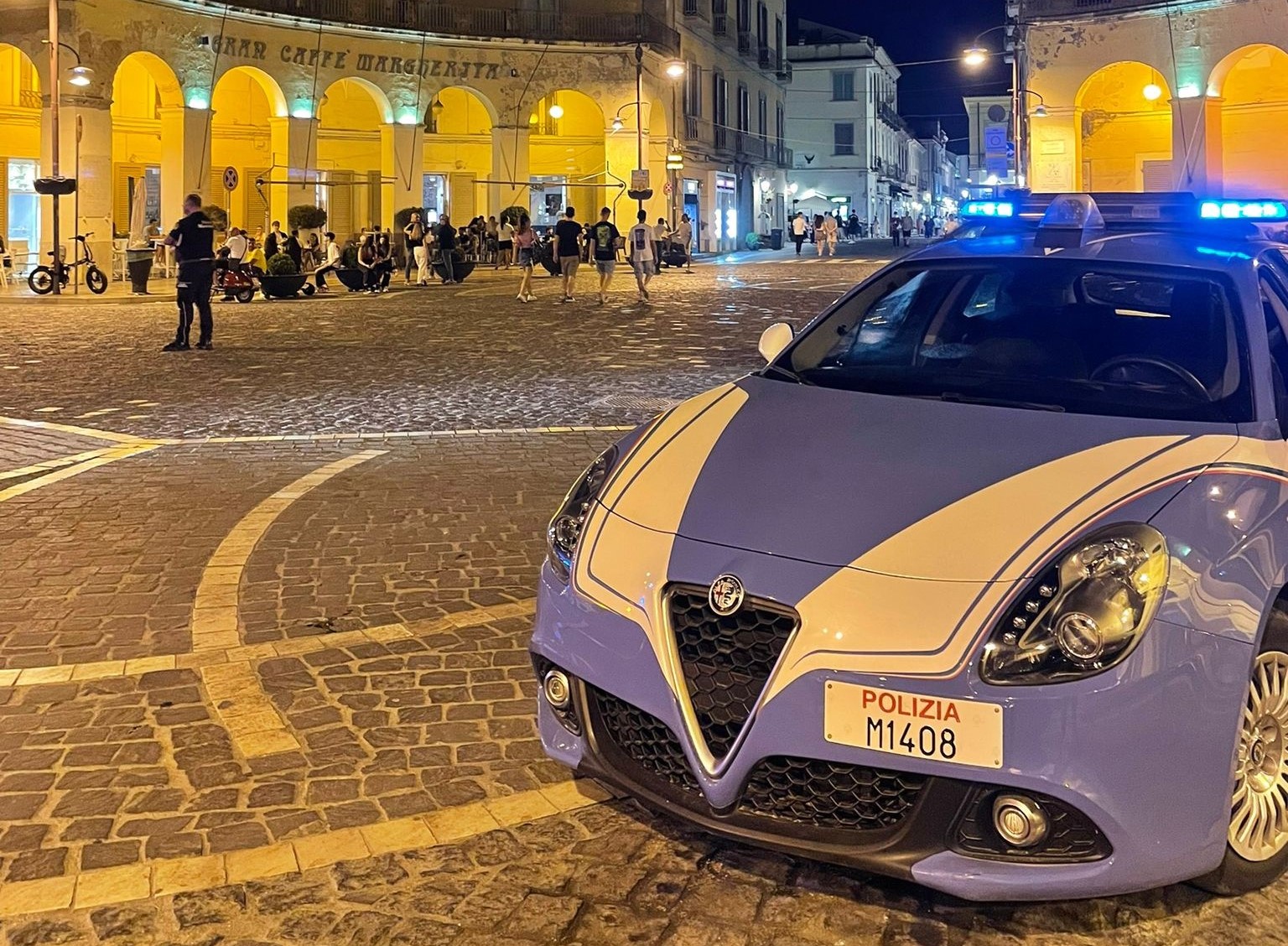 Persona scomparsa rintracciata a Caserta da Polizia di Stato ed Esercito Italiano Persona scomparsa rintracciata a Caserta da Polizia di Stato ed Esercito Italiano