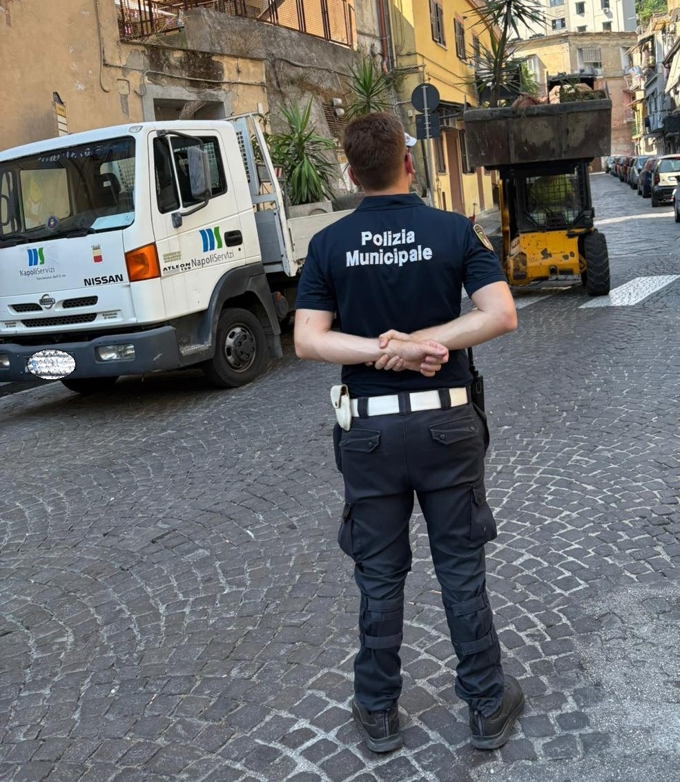 FOTO/ Polizia Locale: controlli attività commerciali e movida FOTO/ Polizia Locale: controlli attività commerciali e movida