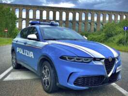 Evade e va dalla madre che lo fa arrestare