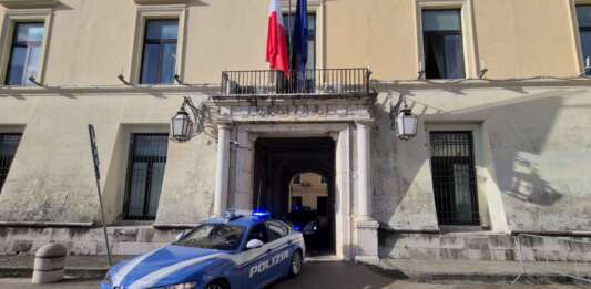 Nove migranti irregolari espulsi dalla Questura di Caserta