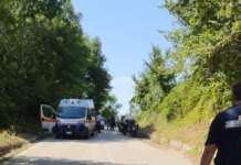 Paura sulla Provinciale-90bis: donna centauro finisce fuoristrada, trasportata in ospedale