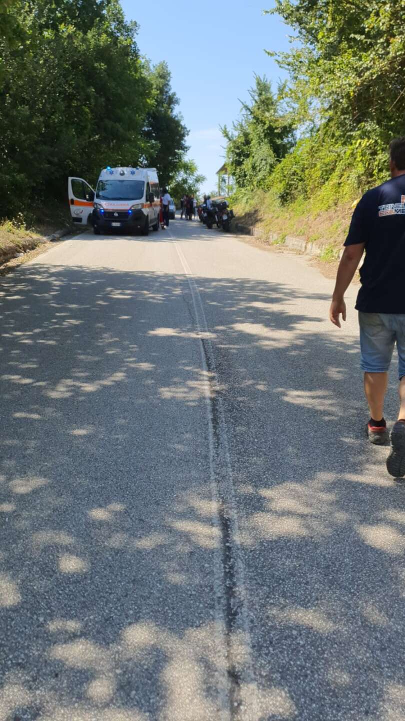 Paura sulla Provinciale 90bis: donna centauro finisce fuoristrada, trasportata in ospedale Paura sulla Provinciale 90bis: donna centauro finisce fuoristrada, trasportata in ospedale