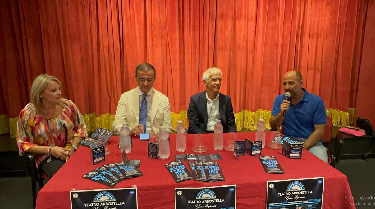 Teatro Arbostella: dieci spettacoli in abbonamento per un viaggio tra risate, classici e nuove emozioni