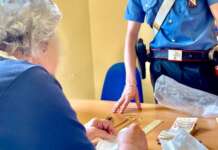 Falso incidente, derubata anziana: 23enne ai domiciliari