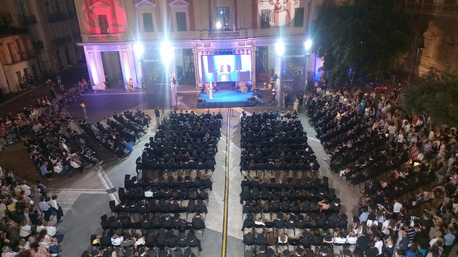 FOTO/ Unisannio in festa per i 600 laureati, Canfora: “L’Università è un baluardo di democrazia e inclusione” FOTO/ Unisannio in festa per i 600 laureati, Canfora: “L’Università è un baluardo di democrazia e inclusione”