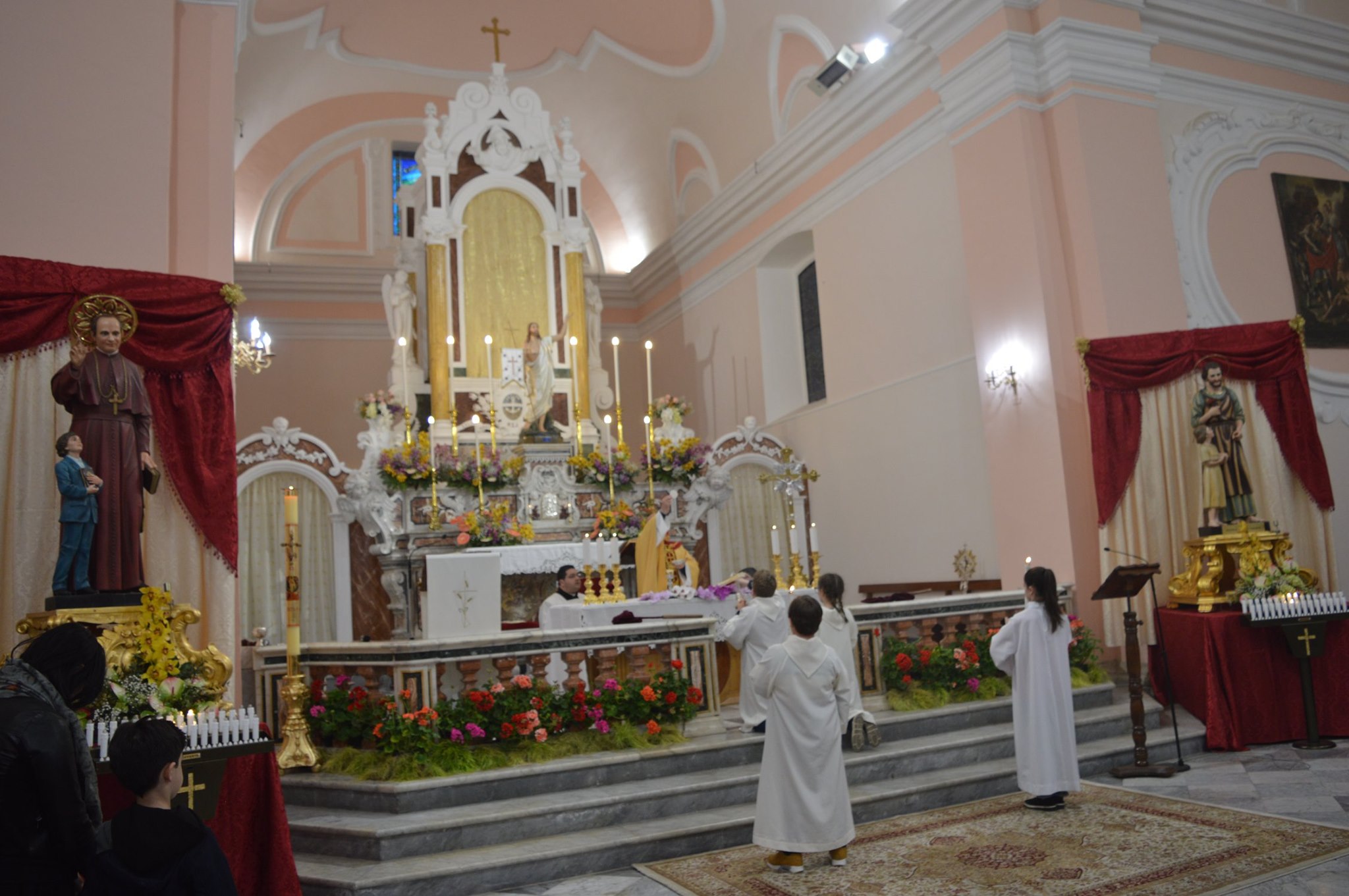 Ragazzo bestemmia in Chiesa: il Parroco chiude l’oratorio Ragazzo bestemmia in Chiesa: il Parroco chiude l’oratorio