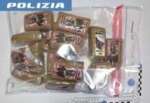 Droga nascosta in una scatola del caffè: spacciatore arrestato