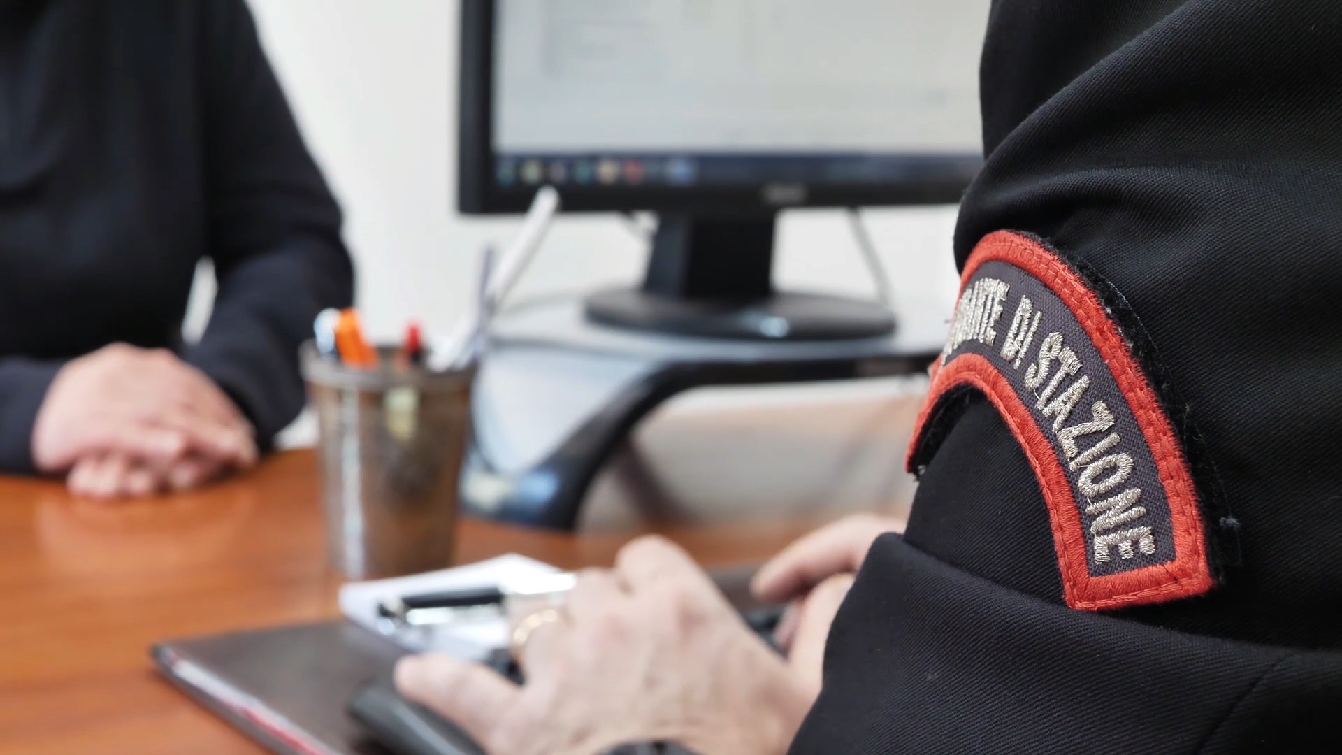 Compra motore online ma è una truffa: denunciata 21enne del Napoletano