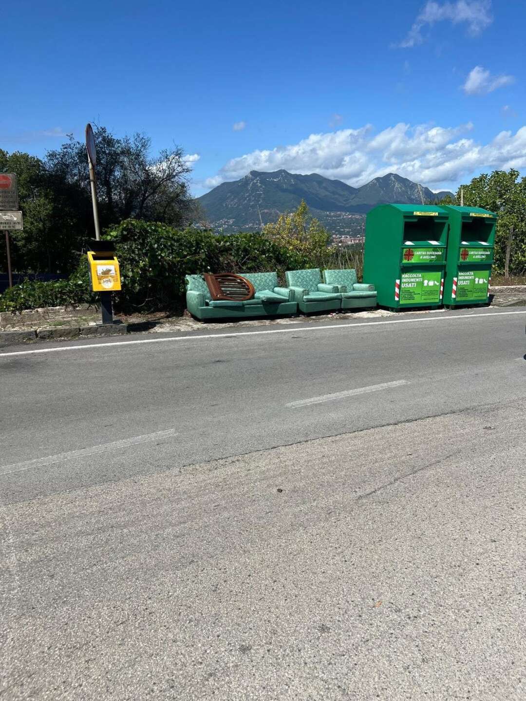 Rifiuti abbandonati, incastrati dalle telecamere