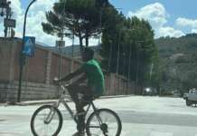 FOTO/ L’assenza di piste ciclabili non giustifica l’illecito