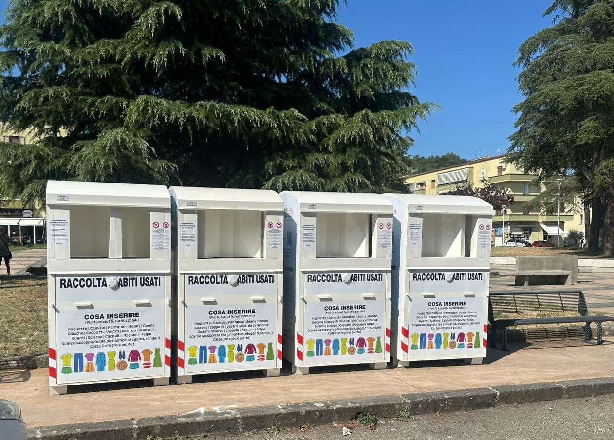 benevento al via l8217installazione dei nuovi cassonetti 8216smart8217 per raccolta degli abiti usati