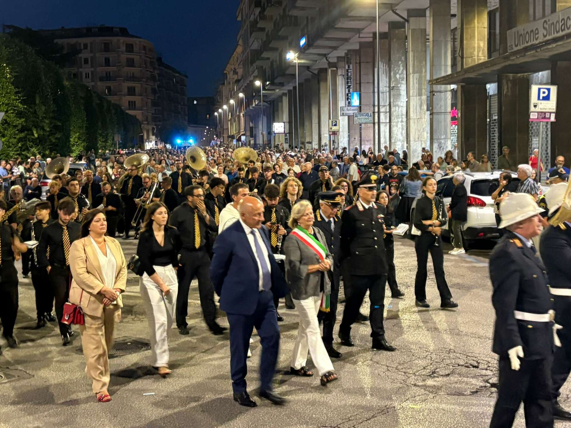 foto la processione di ferragosto fa il pienone anche di politici