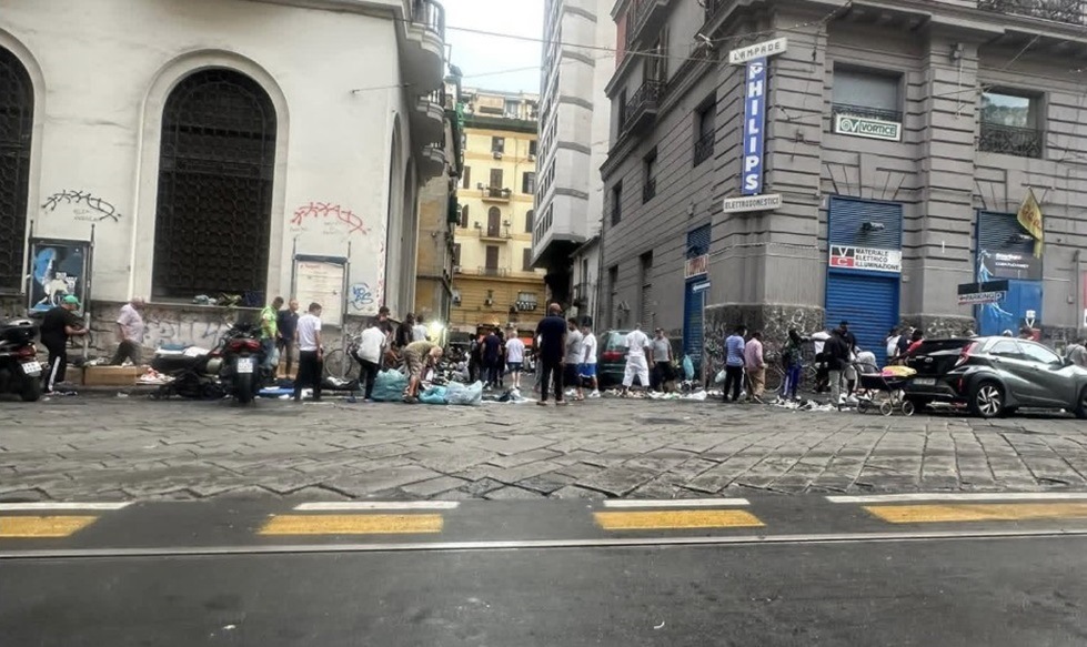 Napoli, tra piazza e corso Garibaldi 54 agenti feriti in 3 anni. Assessore municipale: “Stato indifferente” Napoli, tra piazza e corso Garibaldi 54 agenti feriti in 3 anni. Assessore municipale: “Stato indifferente”