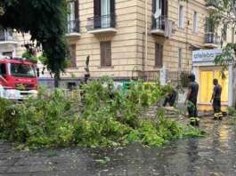 C’è allerta meteo per ondate di calore, ma a Napoli grandina