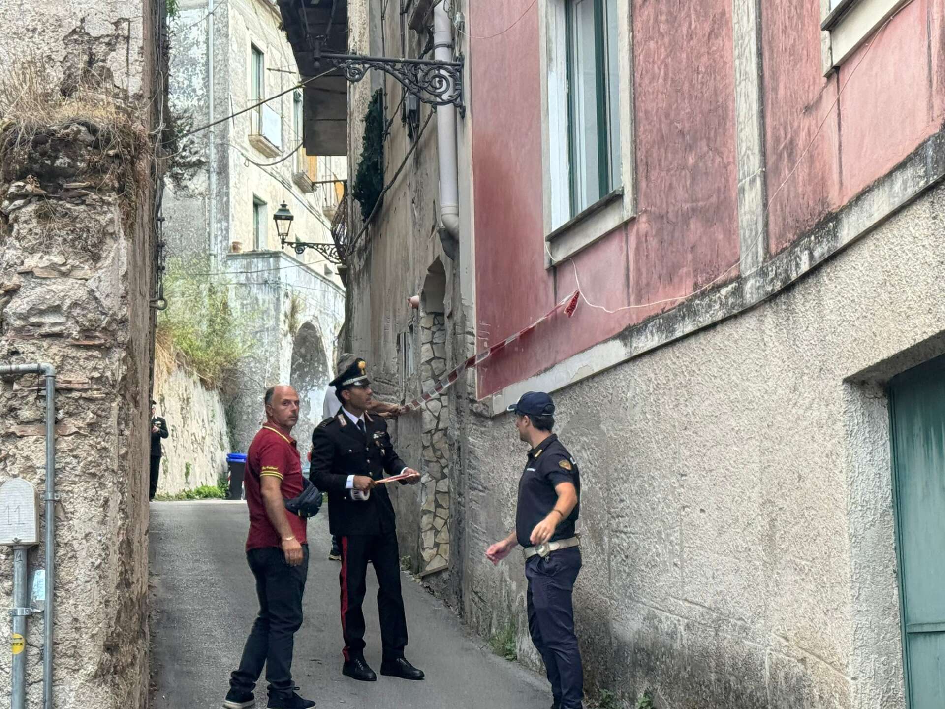 Donna trovata senza vita nel salernitano, una frase sembra chiarire la dinamica Donna trovata senza vita nel salernitano, una frase sembra chiarire la dinamica