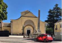 Sosta selvaggia a piazza Santa Sofia e viavai di auto: lettera aperta di un cittadino