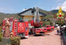 Olevano sul Tusciano, fiamme dal sottotetto: intervento dei Vigili