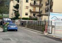 Morto in strada a Mariconda, indagini in corso