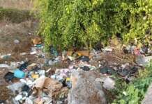 Gli abitanti di Via Garrucci lamentano: “Abbandonati alla mercé degli inzivados”