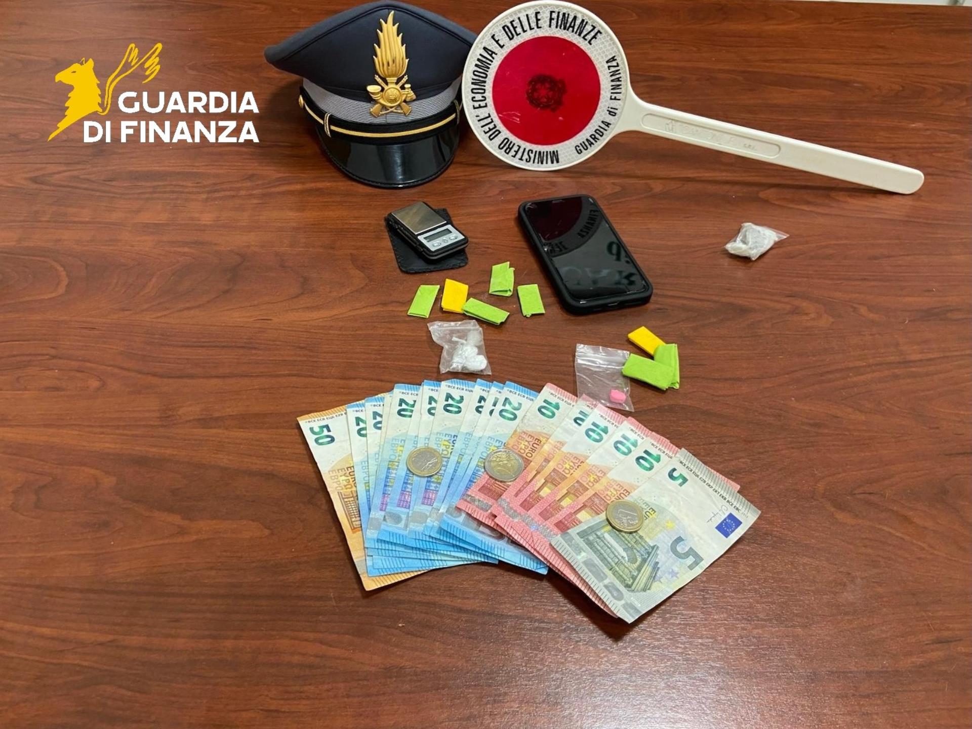 Benevento, traffico di stupefacenti: sequestrati hashish, marijuana, ecstasy e ketamina Benevento, traffico di stupefacenti: sequestrati hashish, marijuana, ecstasy e ketamina