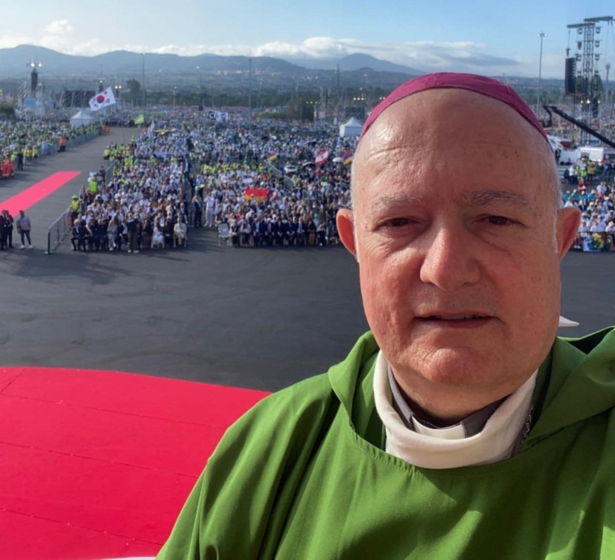 Dal pellegrinaggio a Lourdes alla Santa Messa di Tor Vergata con il Pontefice: l’Arcivescovo incontra i giovani Dal pellegrinaggio a Lourdes alla Santa Messa di Tor Vergata con il Pontefice: l’Arcivescovo incontra i giovani