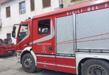 Auto in fiamme a Pomigliano: centro bloccato per consentire spegnimento