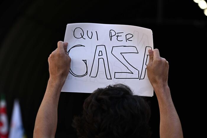 gaza migliaia studenti al corteo a napoli ferme 2 funicolari