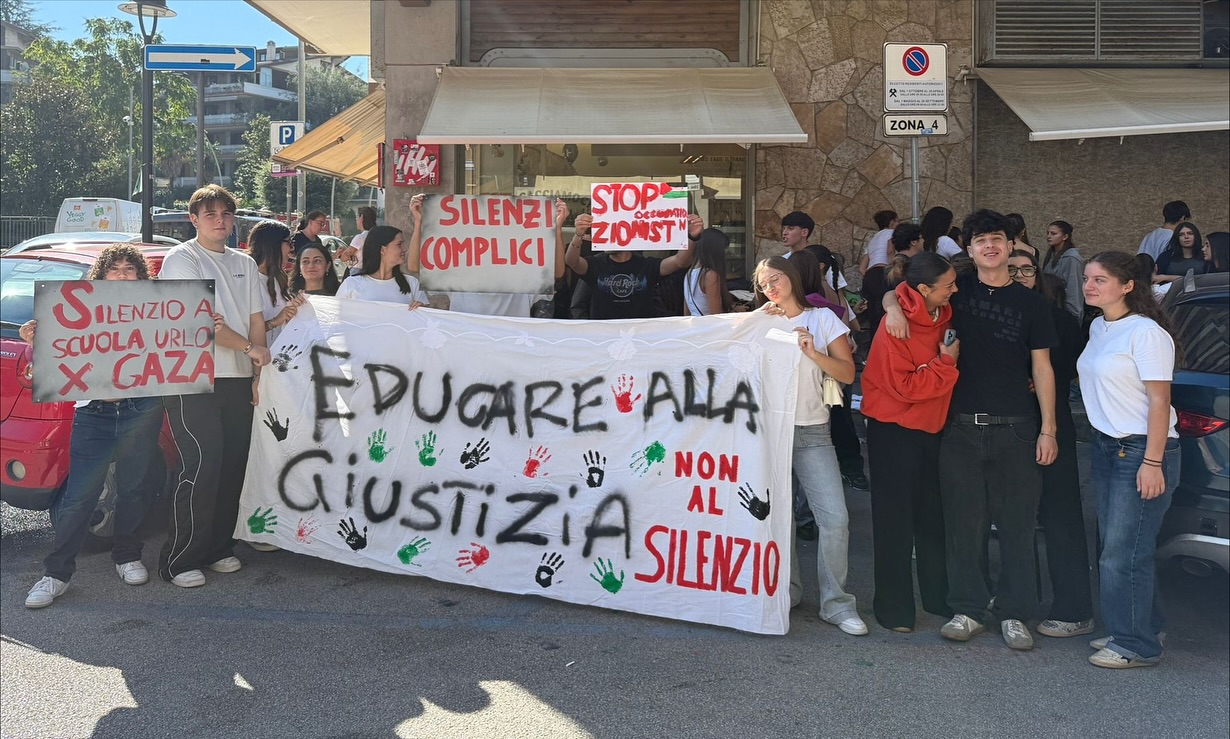 FOTO Gaza, manifesta anche l’Irpinia: “Non al silenzio” FOTO Gaza, manifesta anche l’Irpinia: “Non al silenzio”
