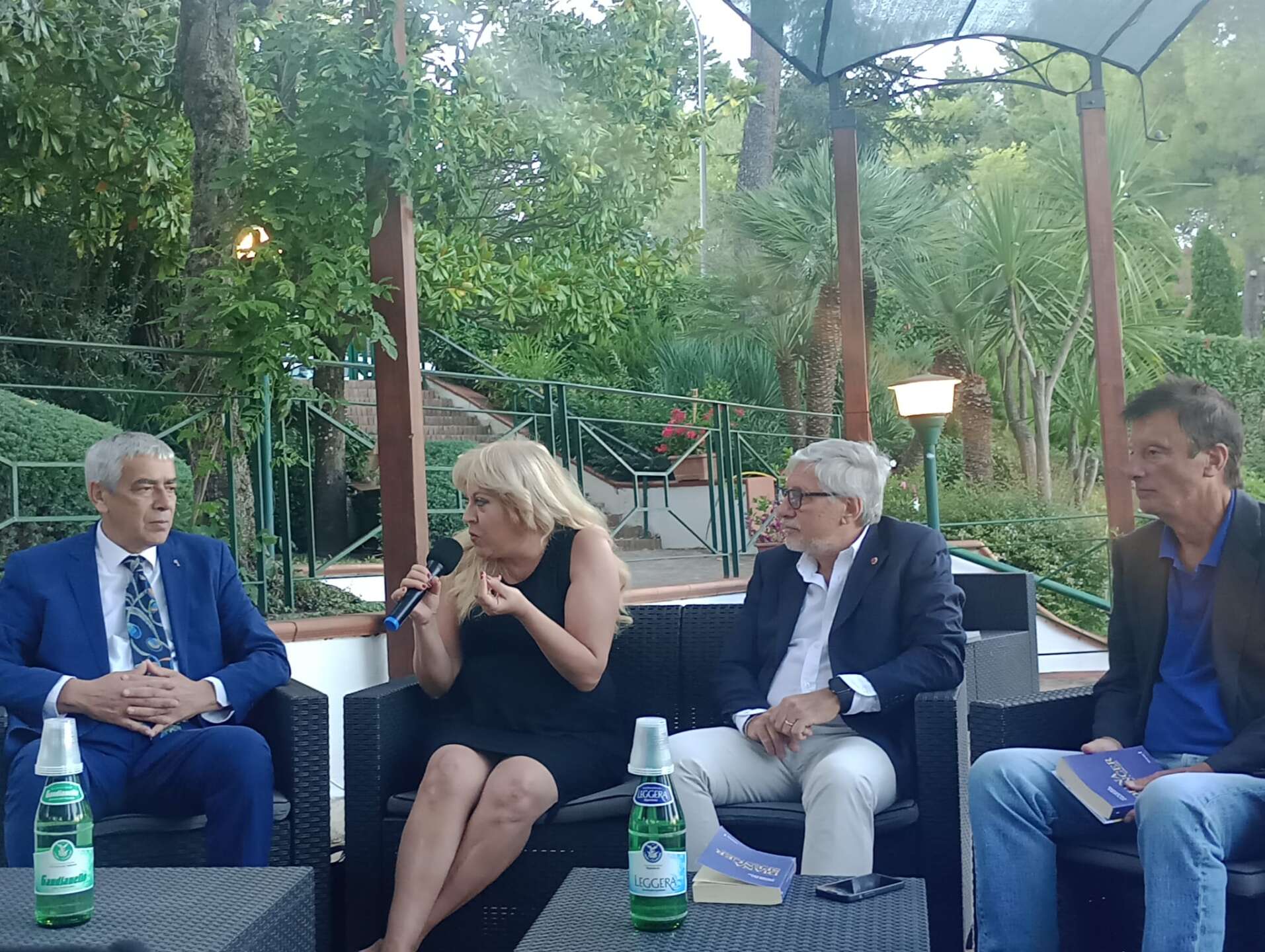 Benevento, presentato il libro a firma di Annalisa Angelone Benevento, presentato il libro a firma di Annalisa Angelone