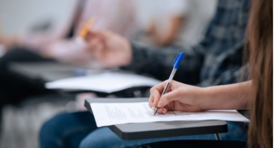 La fabbrica dei diplomi, 6mila euro per la maturità: compiti già scritti e pagelle false