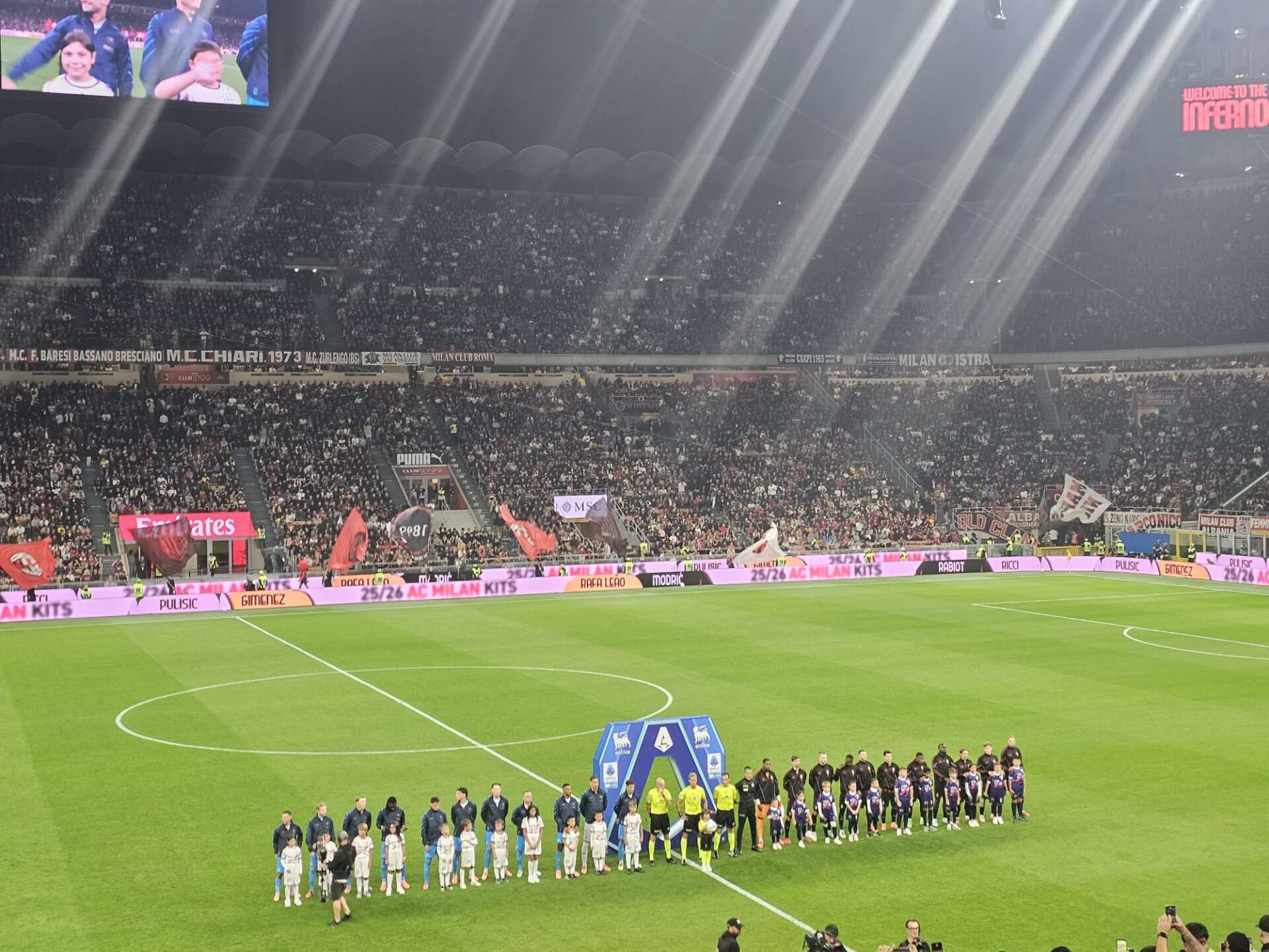 Il Milan batte il Napoli e lo aggancia in vetta