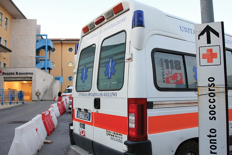 Scontro tra due auto sulla Variante: un ferito in ospedale