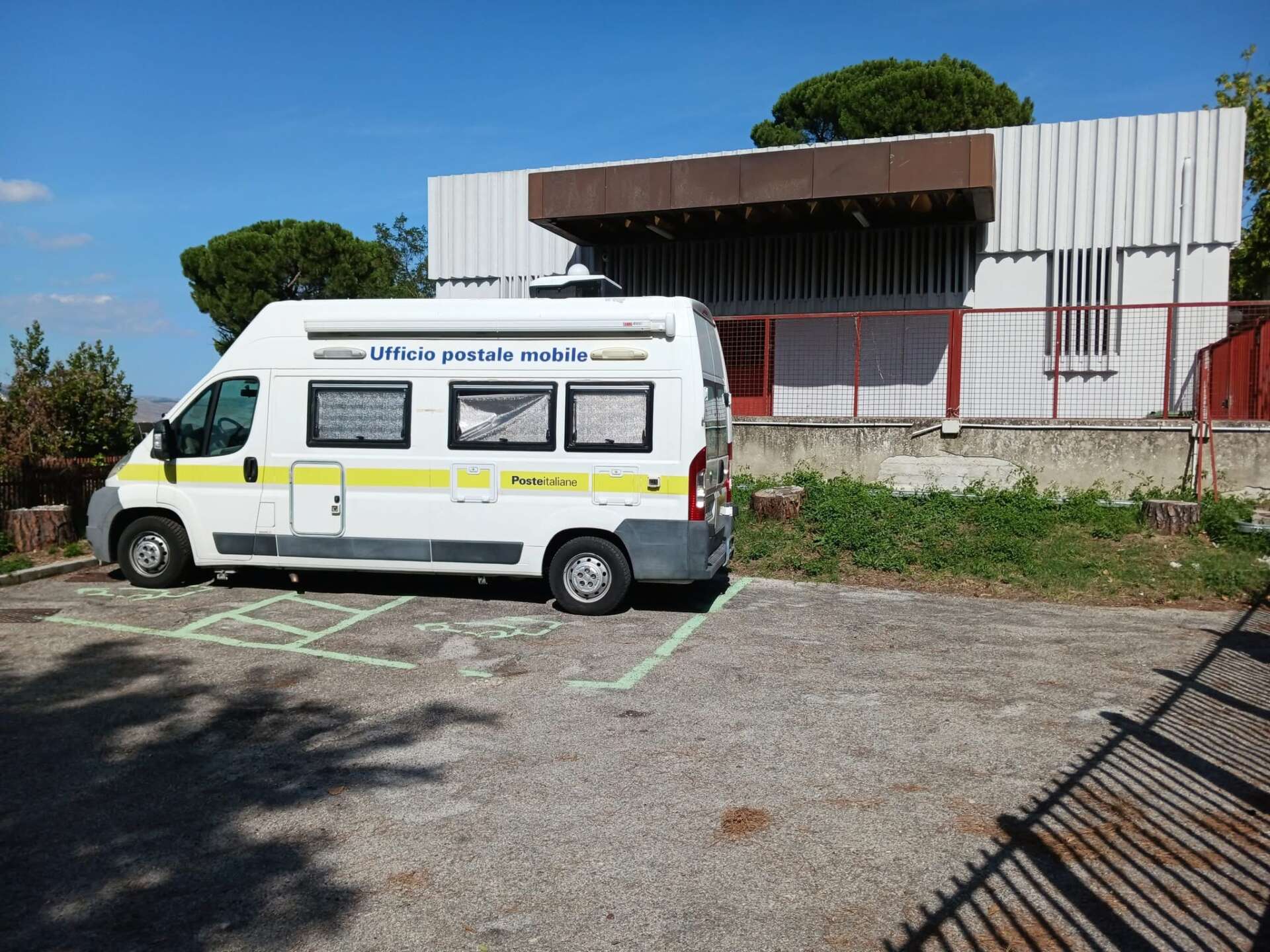 Furto e disagi, riapre il presidio postale con l’unità mobile Furto e disagi, riapre il presidio postale con l’unità mobile
