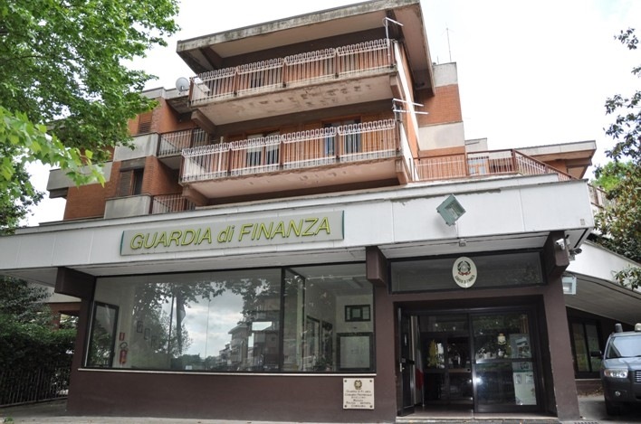 documenti e atti nel mirino delle fiamme gialle blitz in provincia