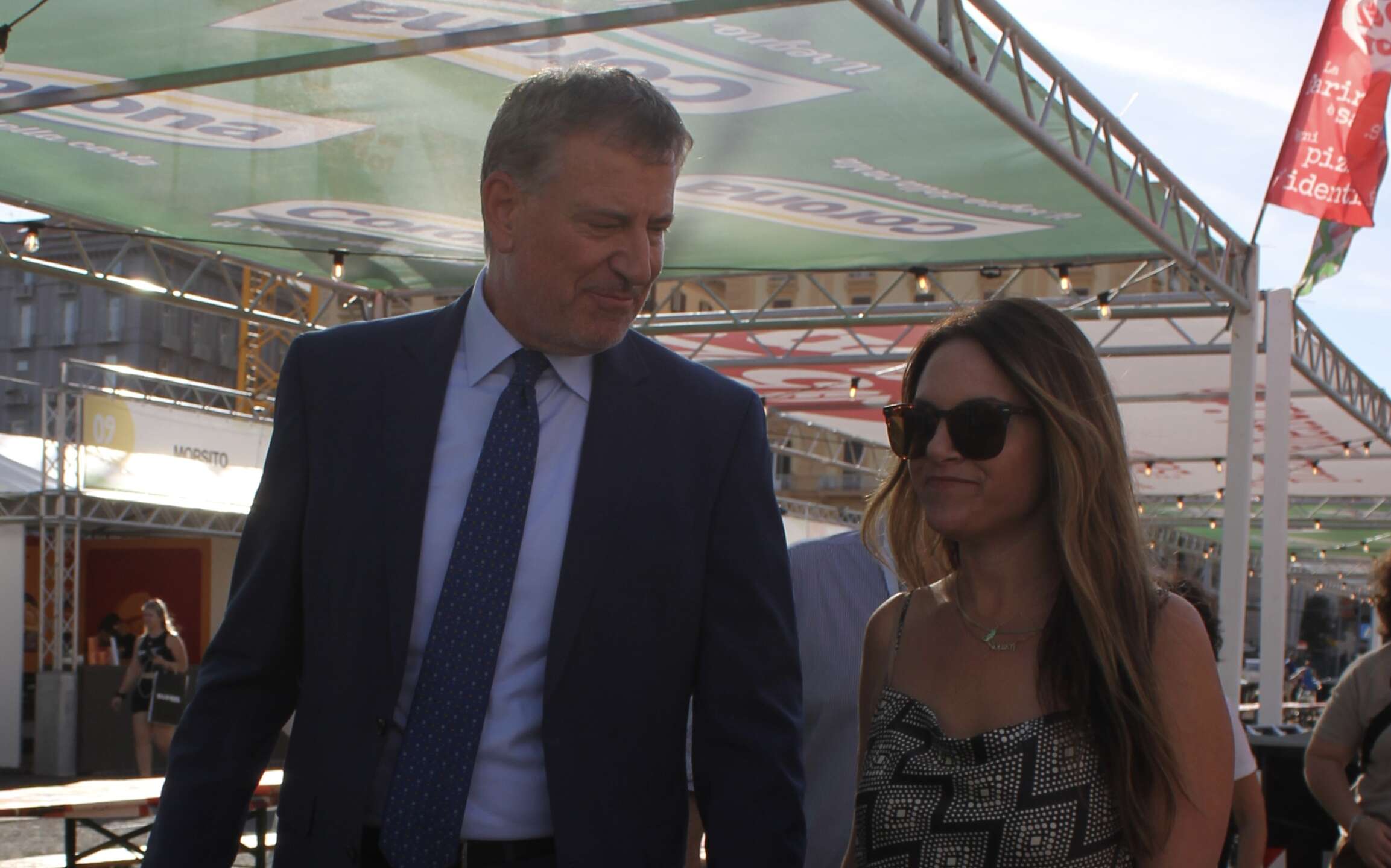 VIDEO/ Bill De Blasio protagonista la Bufala Fest: esalta il cibo campano e annuncia il ritorno nel Sannio VIDEO/ Bill De Blasio protagonista la Bufala Fest: esalta il cibo campano e annuncia il ritorno nel Sannio