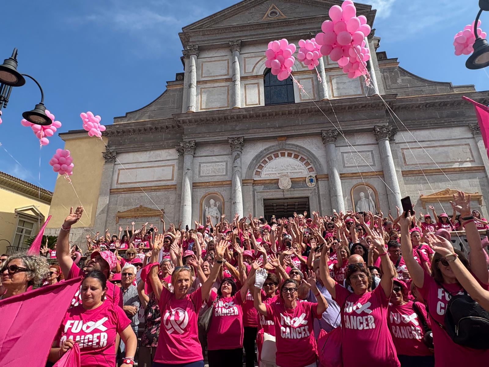 FOTO -Camminata rosa, in ogni passo quanta vita c’è