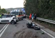 Scontro auto-moto alle porte della città: centauro perde la vita