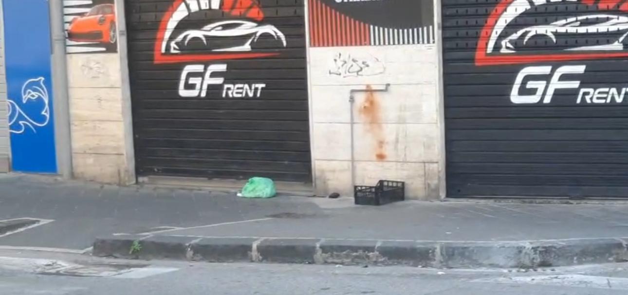 Salerno, allarme bomba davanti a un negozio: carabinieri sul posto Salerno, allarme bomba davanti a un negozio: carabinieri sul posto