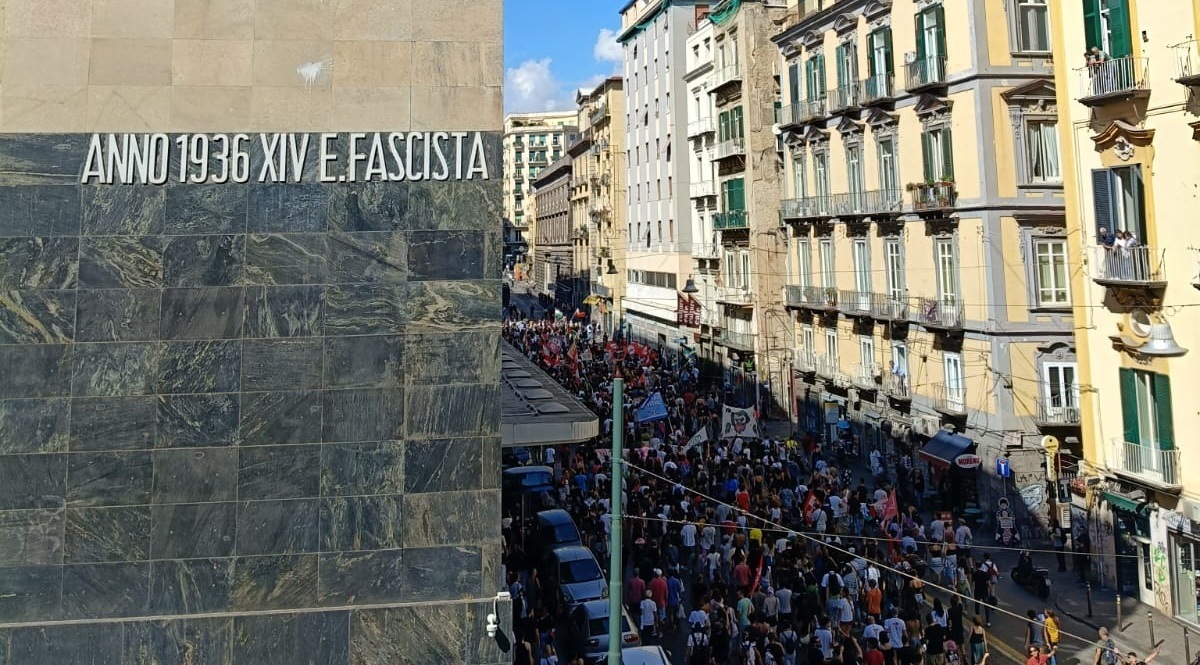 In corteo per Gaza: la Campania della pace risponde ai cori di Pontida (e al caos di Milano)