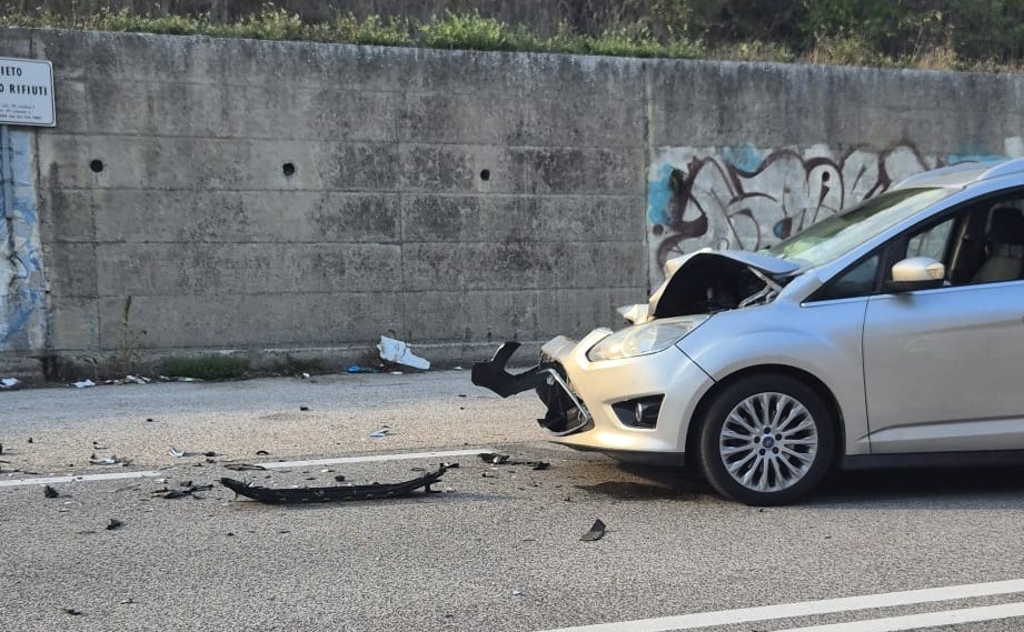 Scontro auto trattore, ancora paura sulla Tangenziale ovest