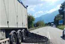 Camion perde il carico lungo la Telesina: strada bloccata e notevoli disagi