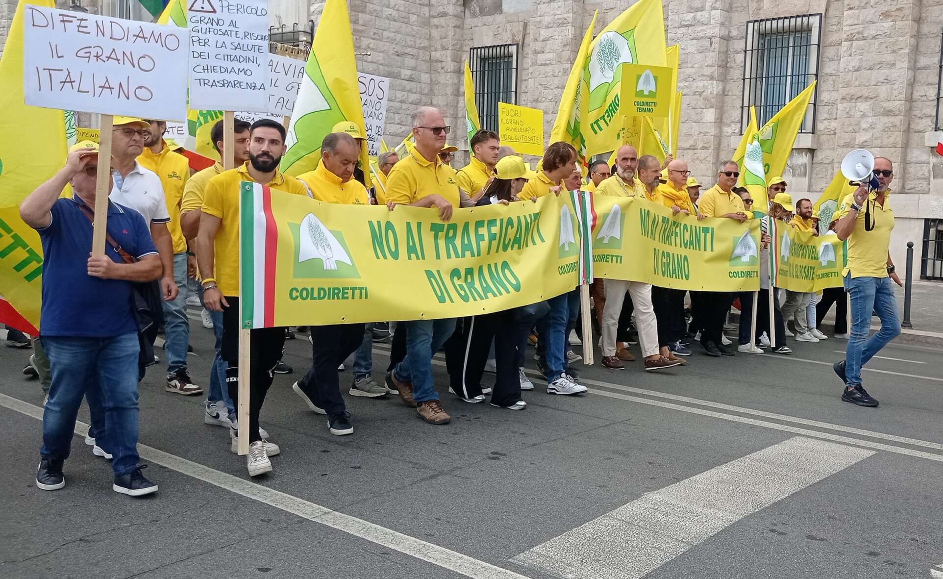 foto grano in crisi coldiretti si ribella campani in prima linea al maxi corteo di bari